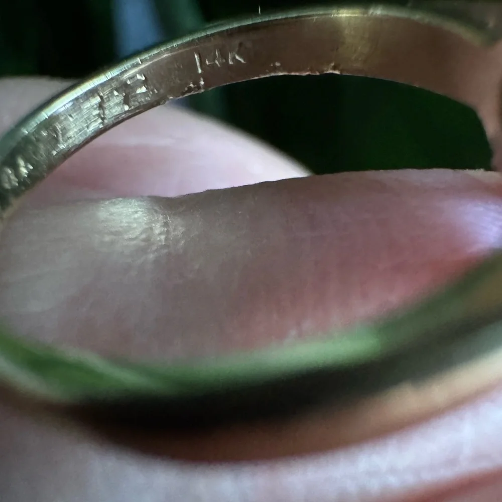 14k Sugarloaf Amethyst & Diamonds Ring - Picture 4 of 7